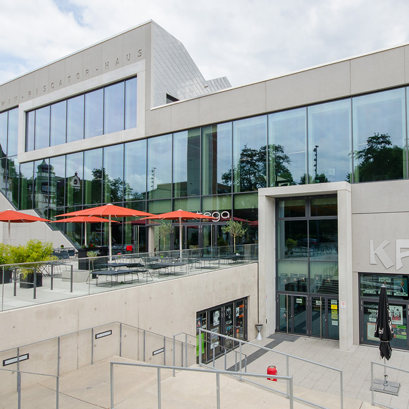 Beispielbild für die Leistungen "Tür- und Torsysteme"