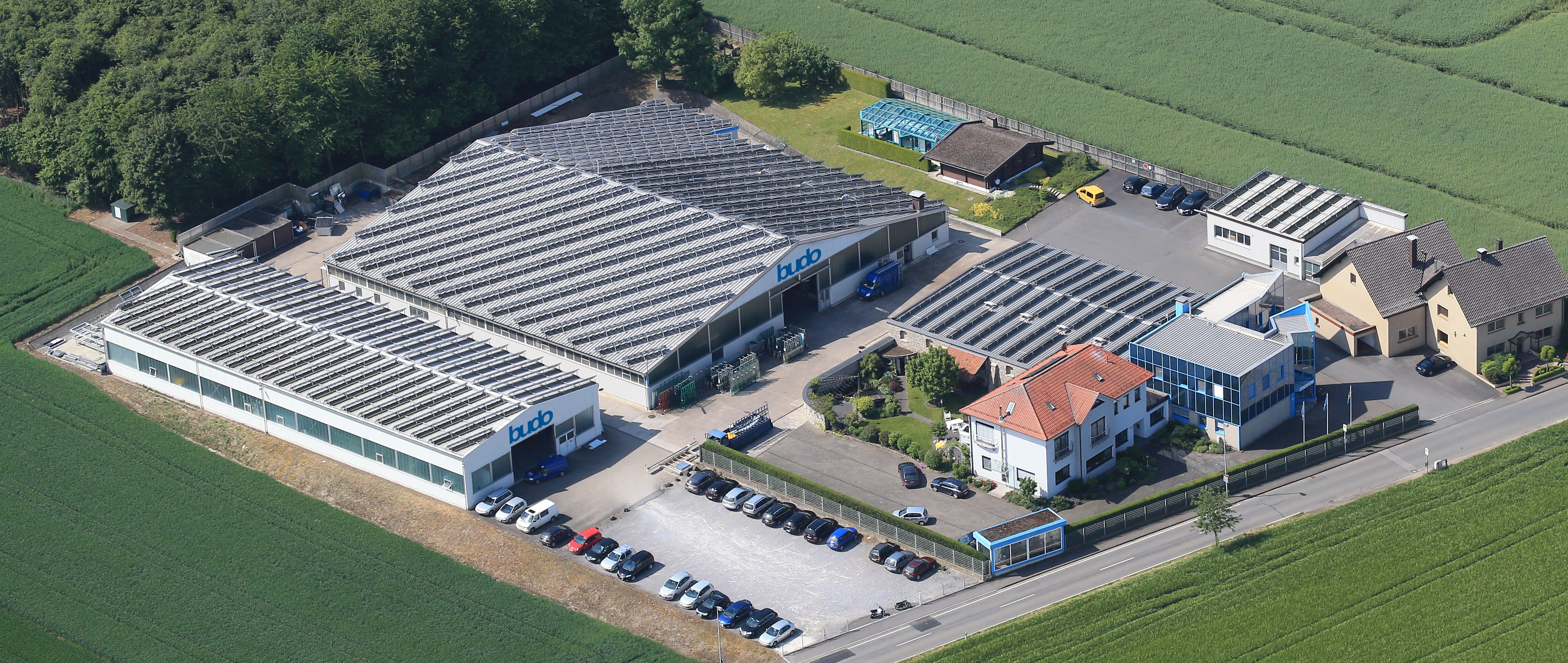 Luftaufnahme des Firmengeländes