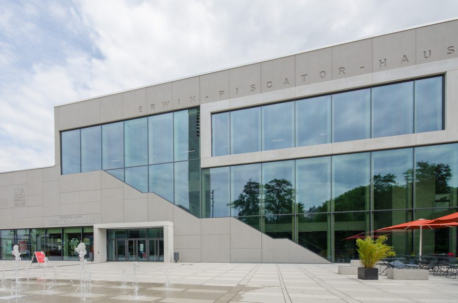 Moderner Gebäude- und Fassadenbau