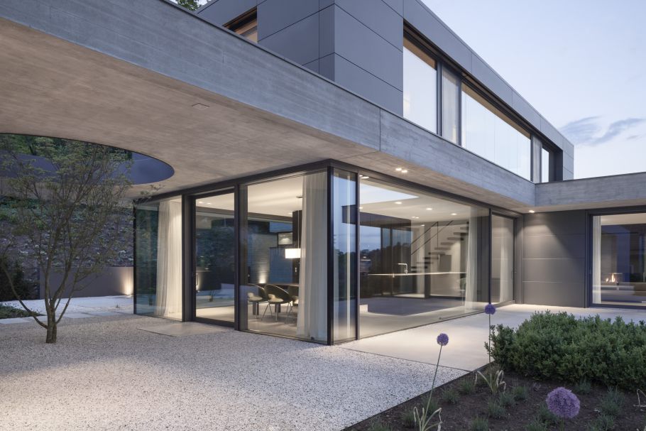 Moderner Fassadenbau eines Wohngebäudes