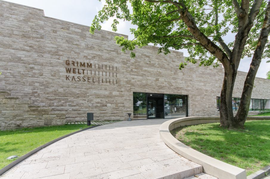 Moderner Gebäude- und Fassadenbau bei der Grimmwelt in Kassel